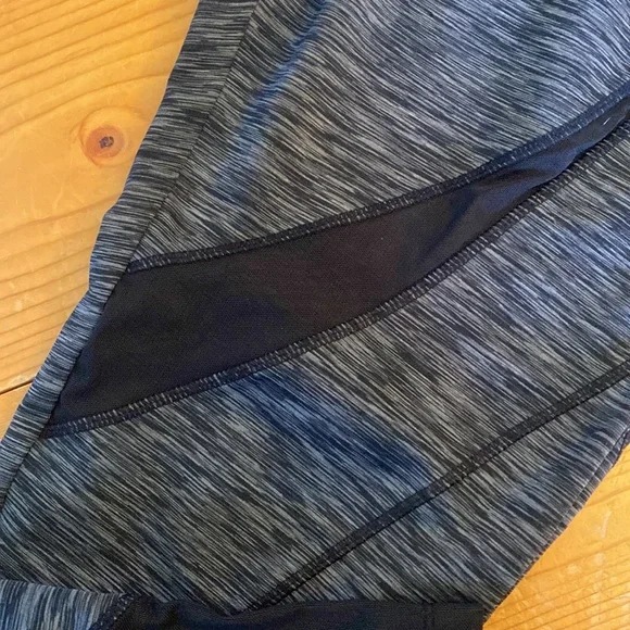 Avia legging capris with mesh detail on legs - Picture 3 of 4